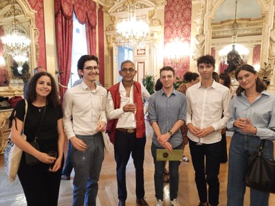 Abhijit BANERJEE et 5 Hk lycée St Marc juin 2022.jpg